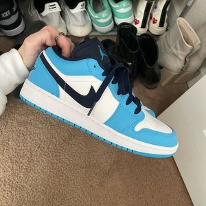 Basically brand new! UNC lows! Women's 7!!!